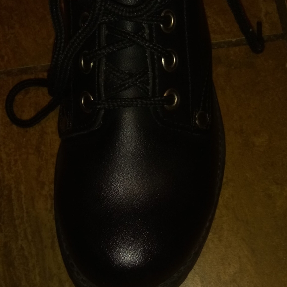 A pair of original Rugged Outback boots. - Picture 4 of 7